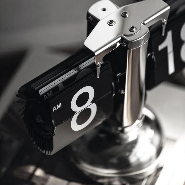 MOVA Flip Clock - Retro Metal Desk Timepiece